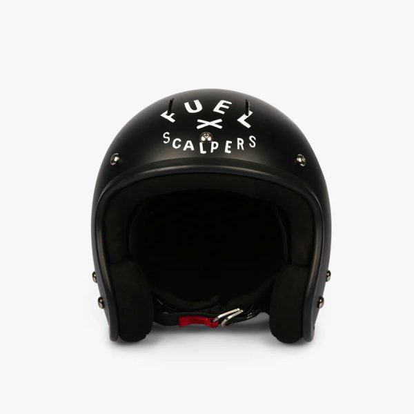 Casco de moto con el logo de Fuel X Scalpers