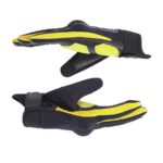 Detalle amarillo puño de guante de moto de la marca Gloves Forest negro