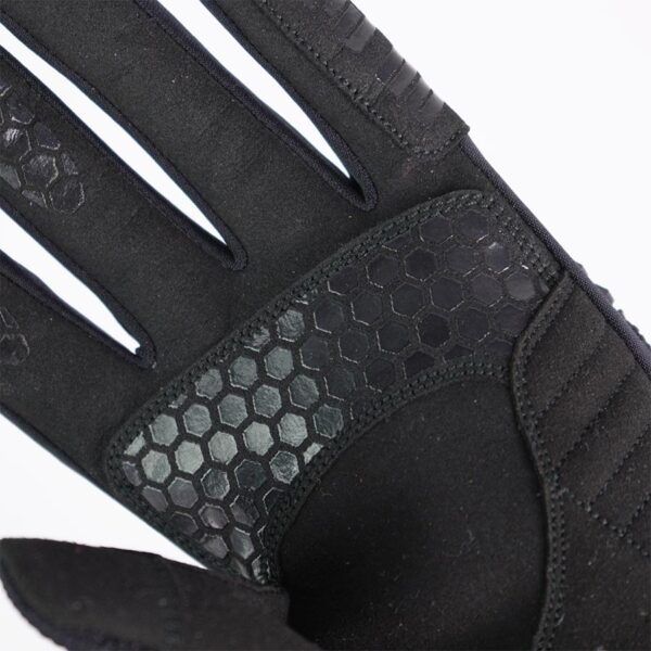 Detalle decorativo guante de moto Gloves Sierra en negro
